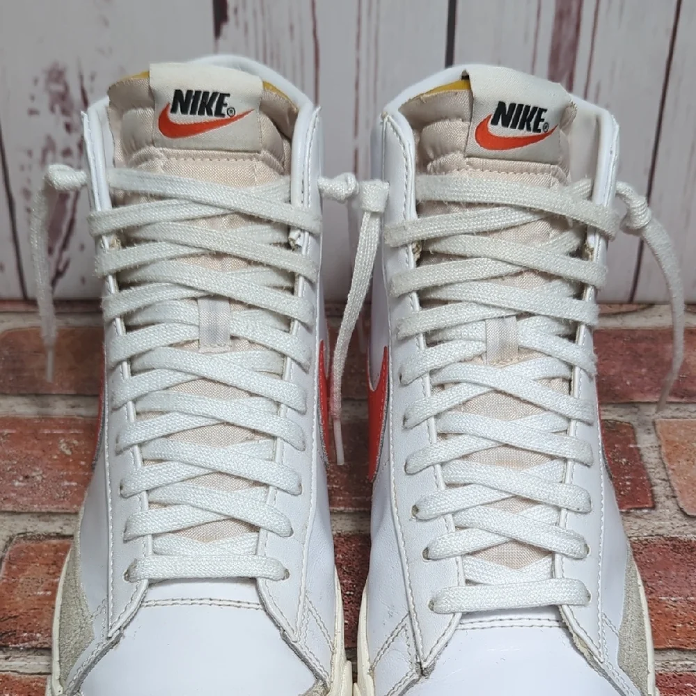 NIKE Sail White Blazer Mid 77 Habanero Red Logo High‎ Top Sneaker Women's 9.5